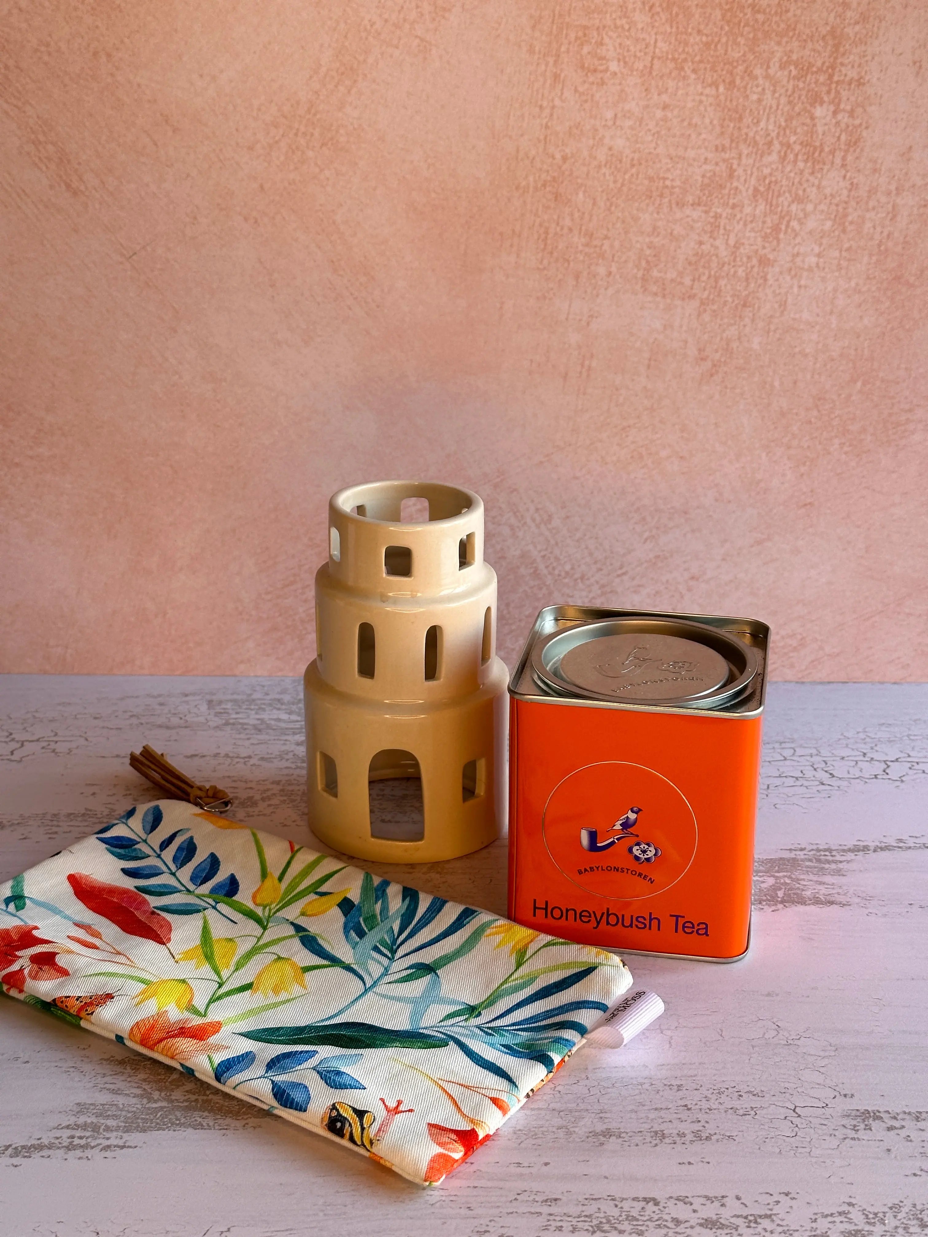Bee-lightful Sip & Stow Bee Festive