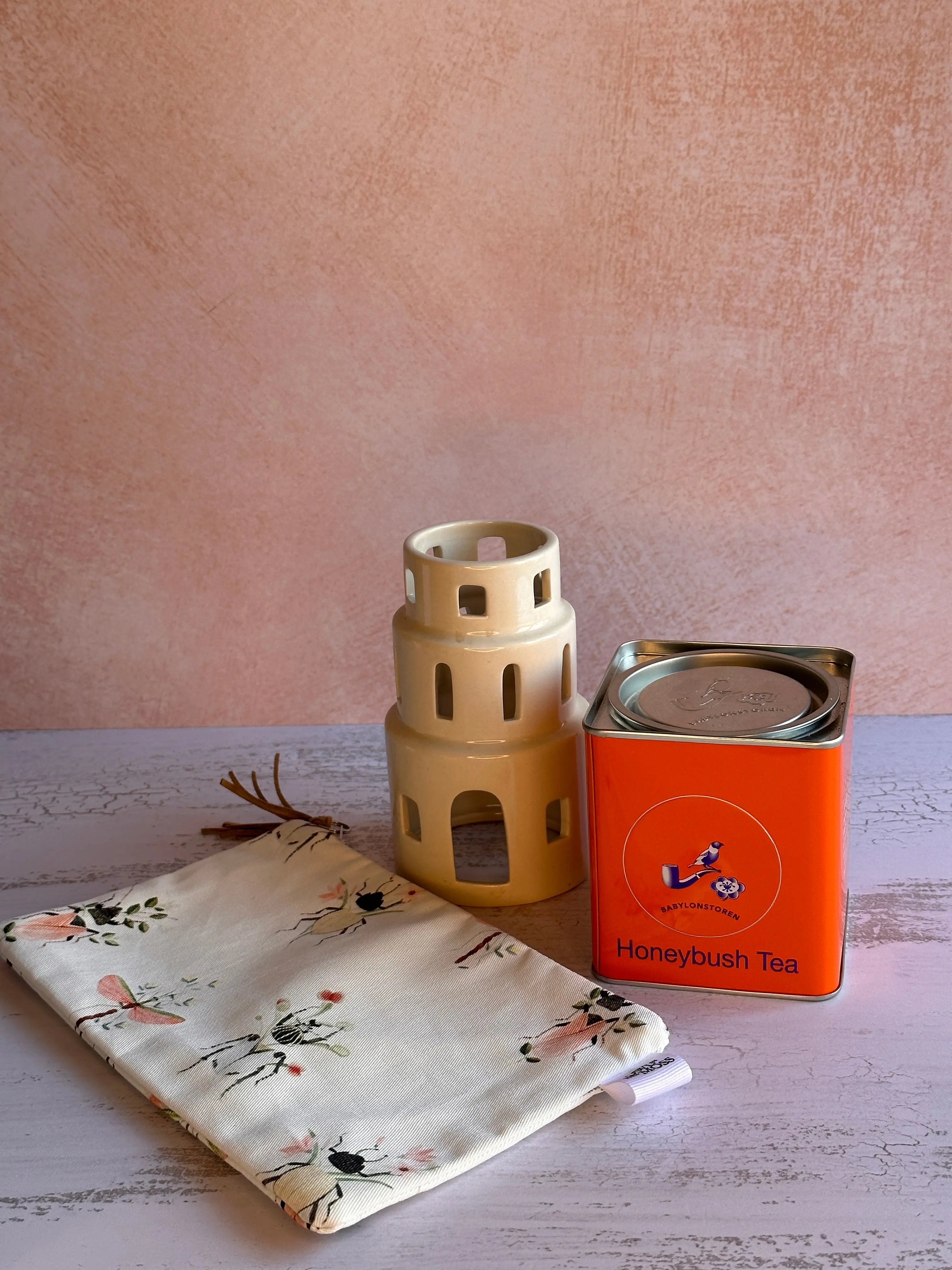 Bee-lightful Sip & Stow Bee Festive