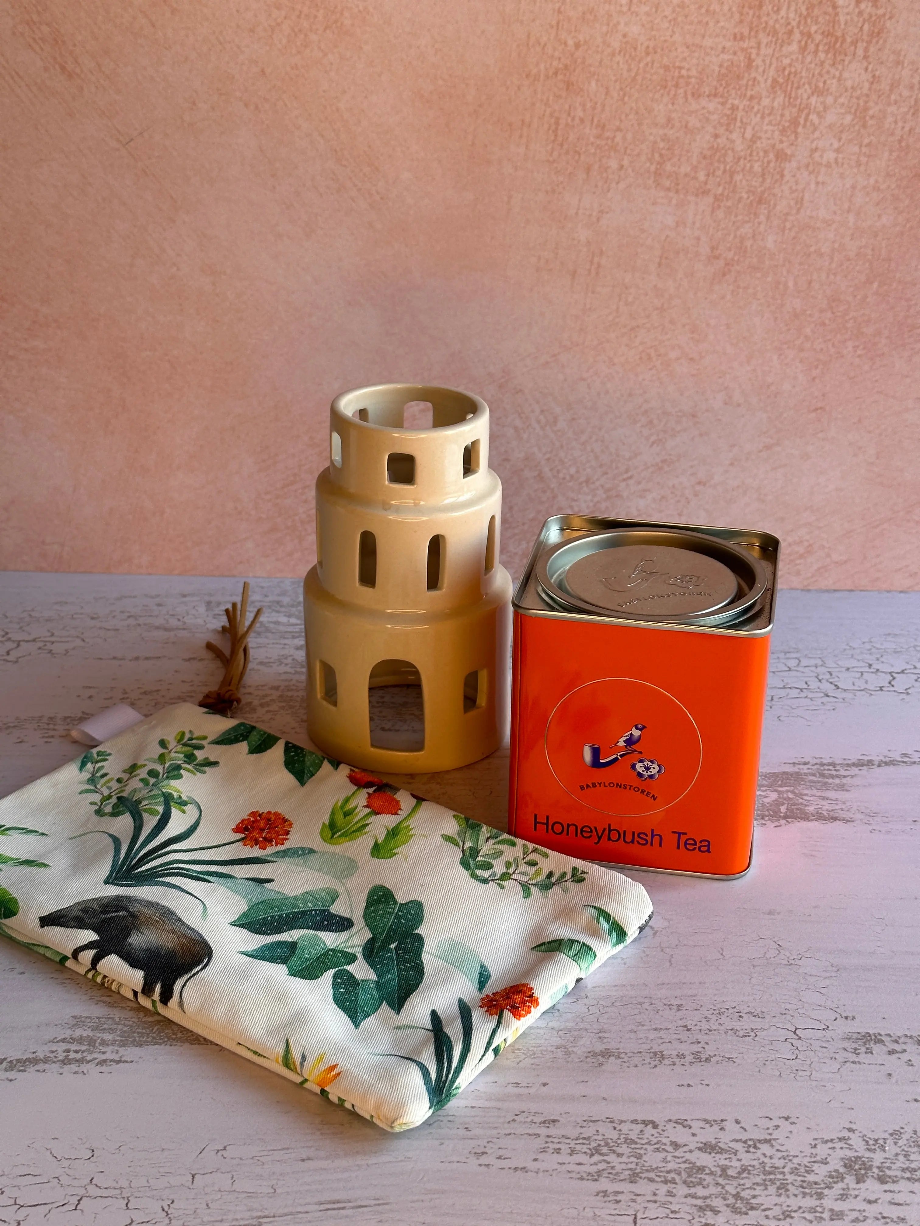 Bee-lightful Sip & Stow Bee Festive