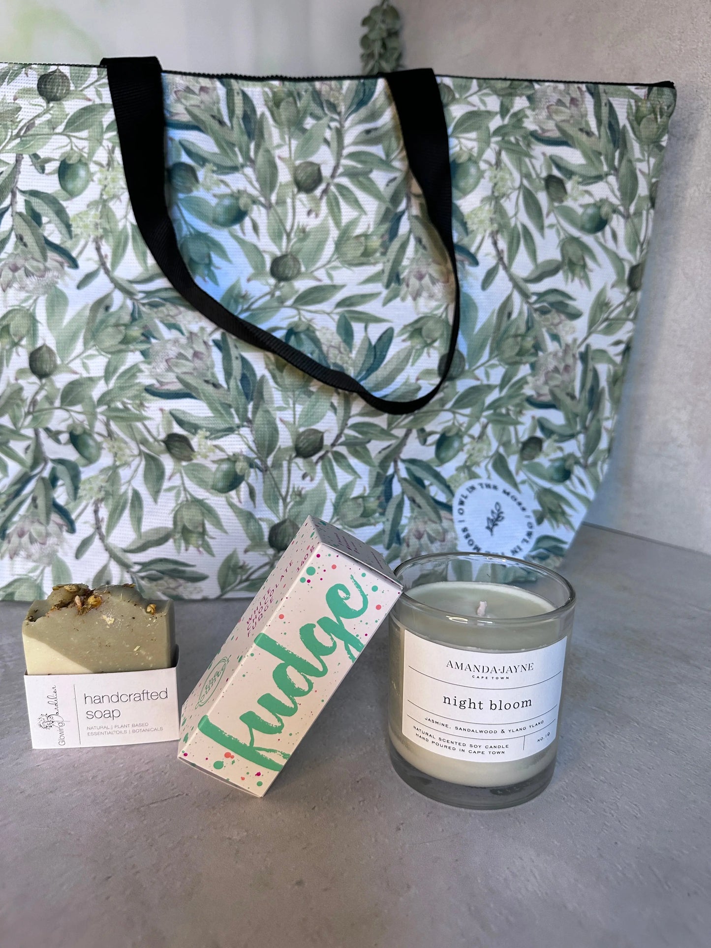 Floral Escape Travel Kit Bee Festive south africa gift