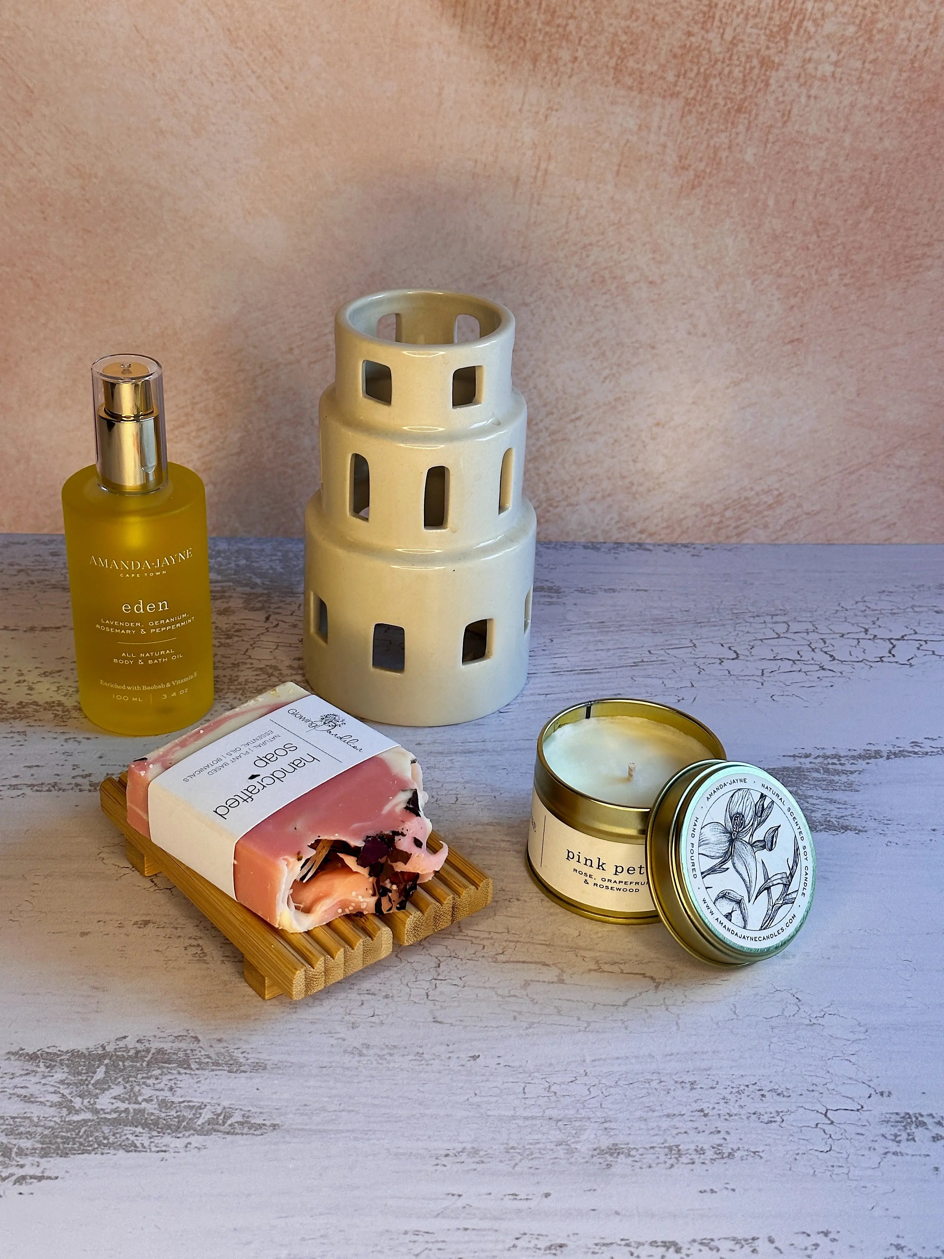 Golden Nectar Revitalisation Kit Bee Festive
