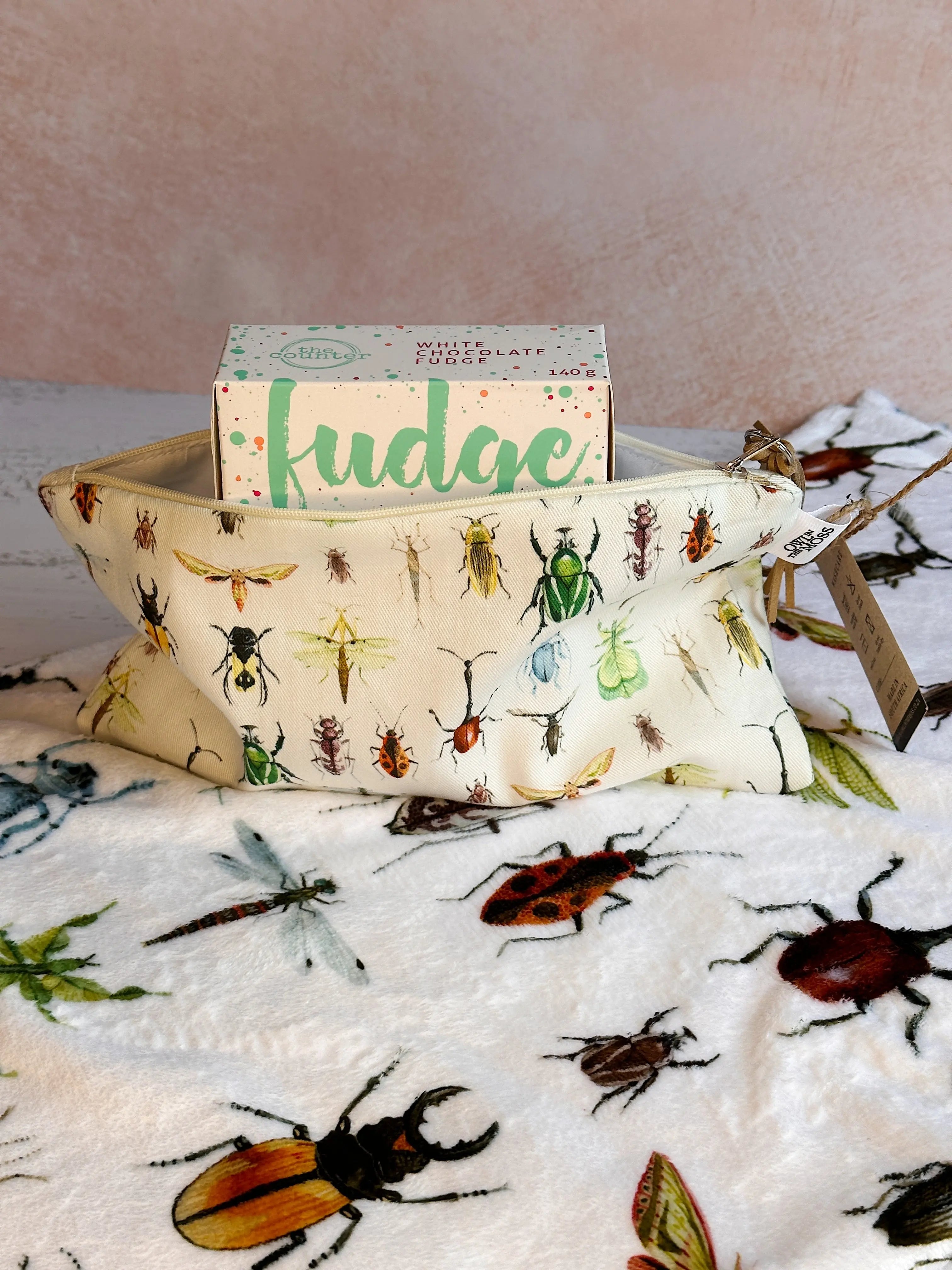 Nature's Snug Bug Bundles Bee Festive