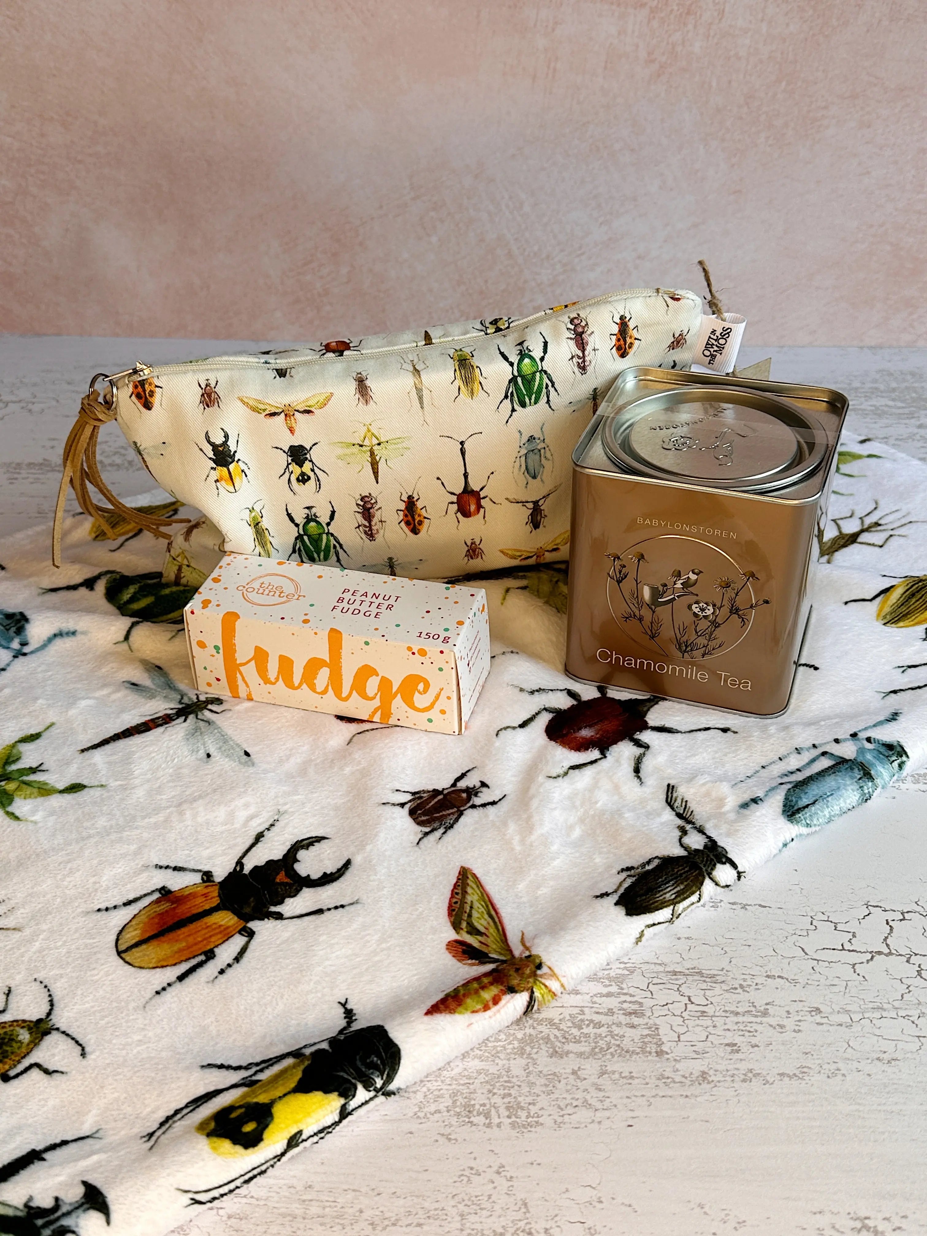 Nature's Snug Bug Bundles Bee Festive