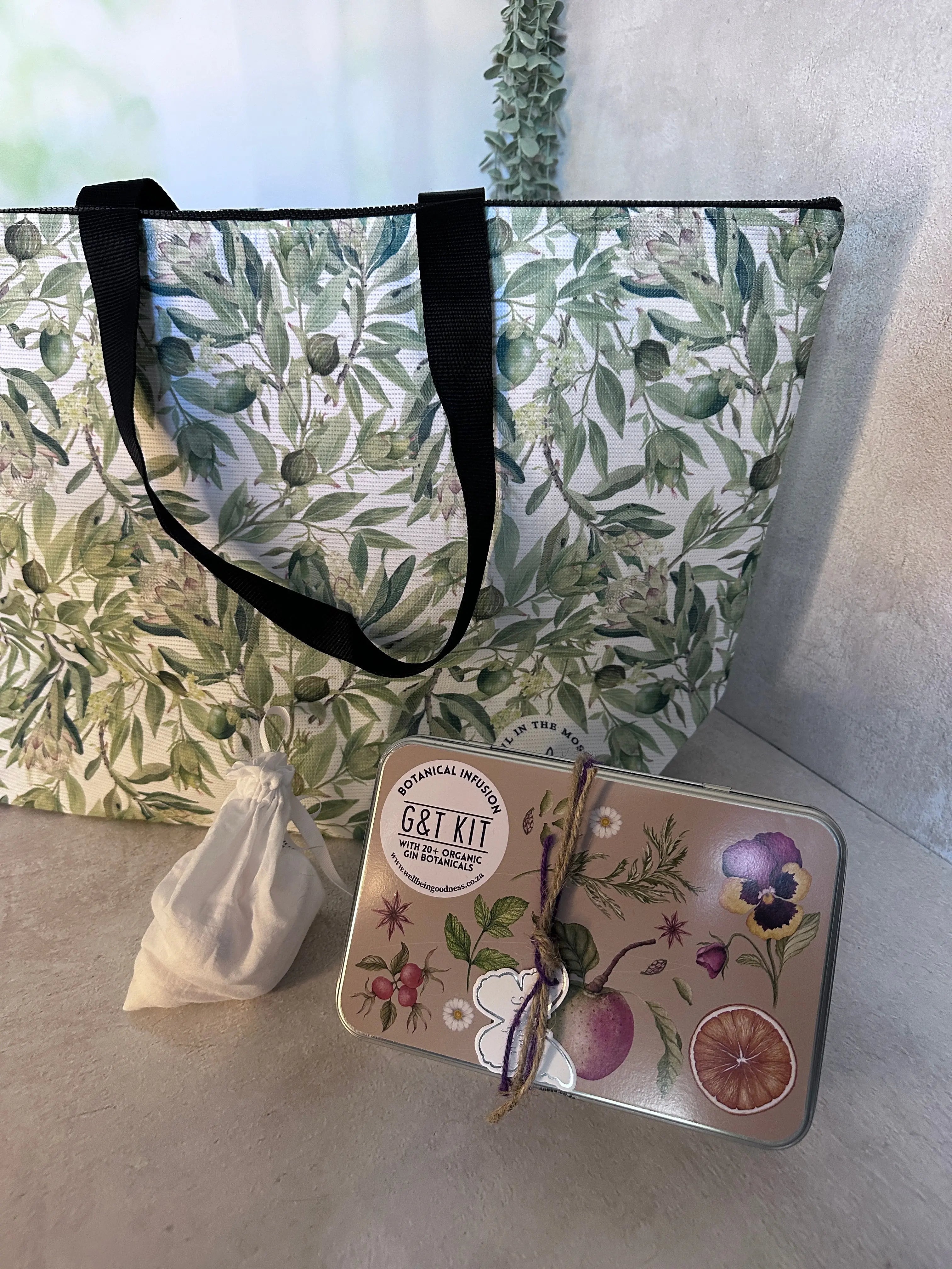 Sip & Soak Botanical Set Bee Festive south africa gift