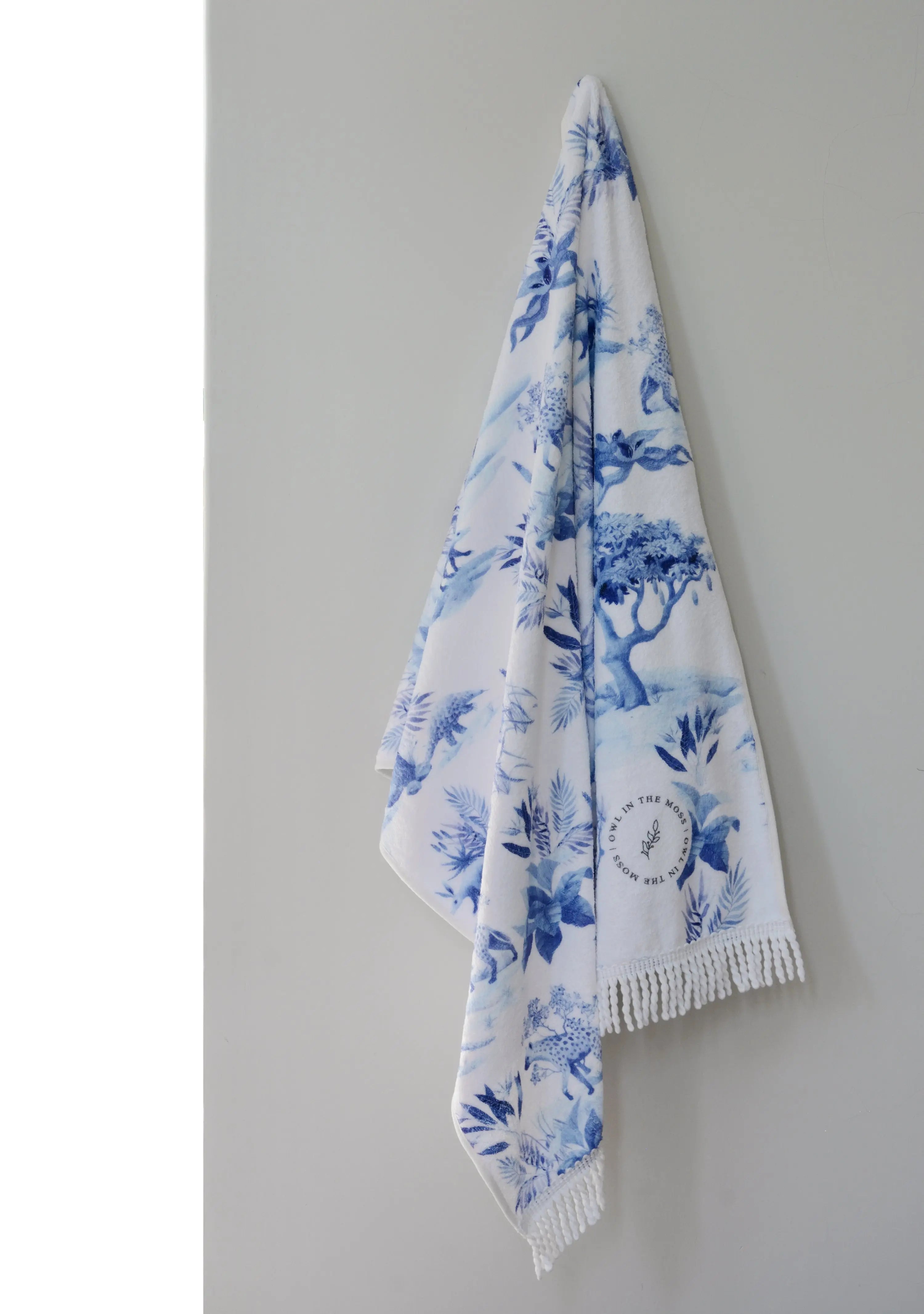 Towel - African Delft Owl in the moss