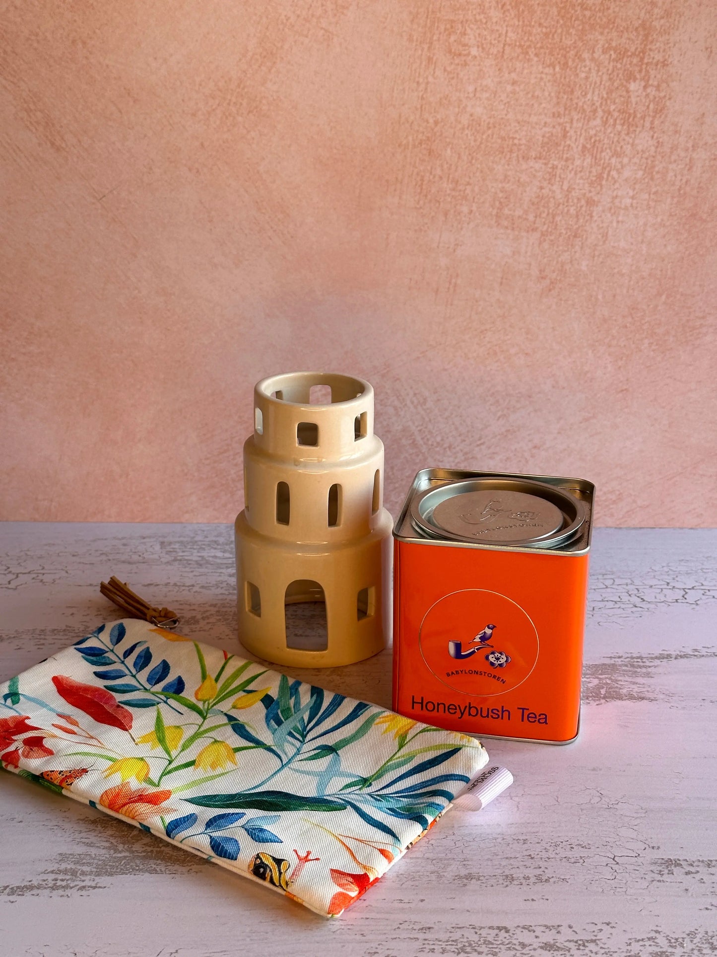 Bee-lightful Sip & Stow Bee Festive