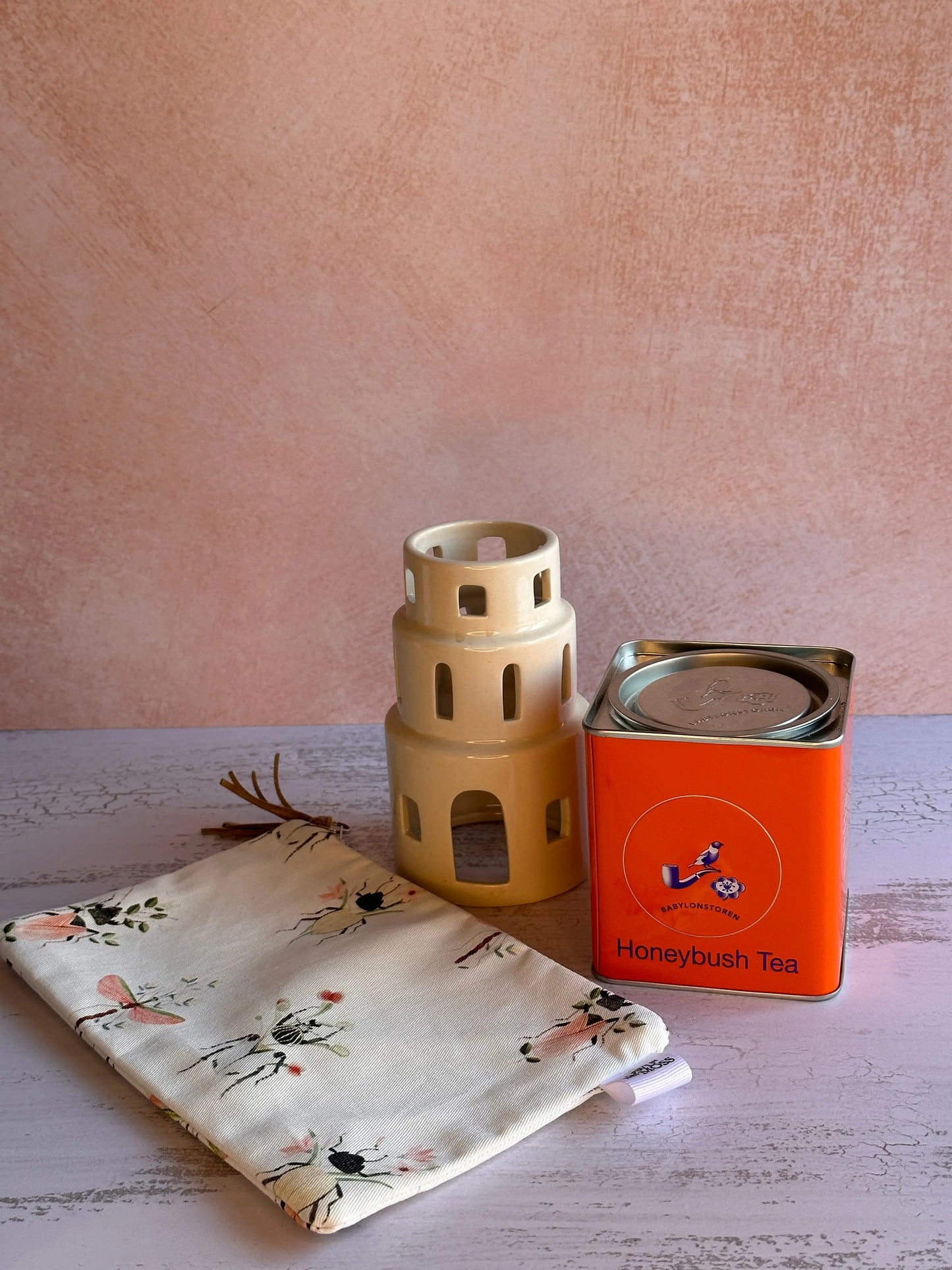 Bee-lightful Sip & Stow Bee Festive