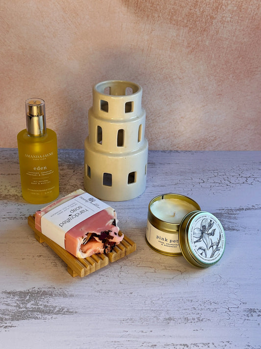Golden Nectar Revitalisation Kit Bee Festive