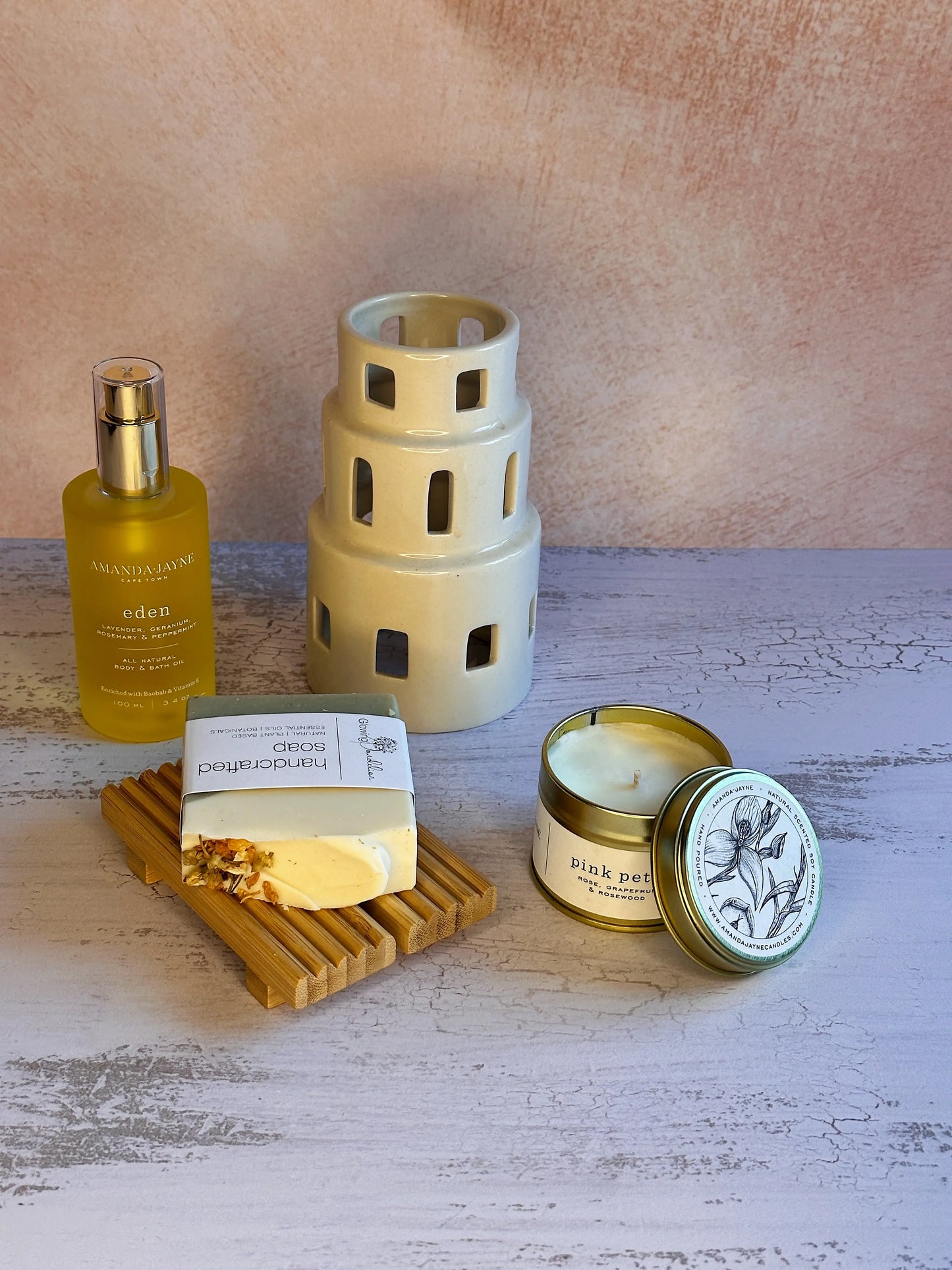 Golden Nectar Revitalisation Kit Bee Festive