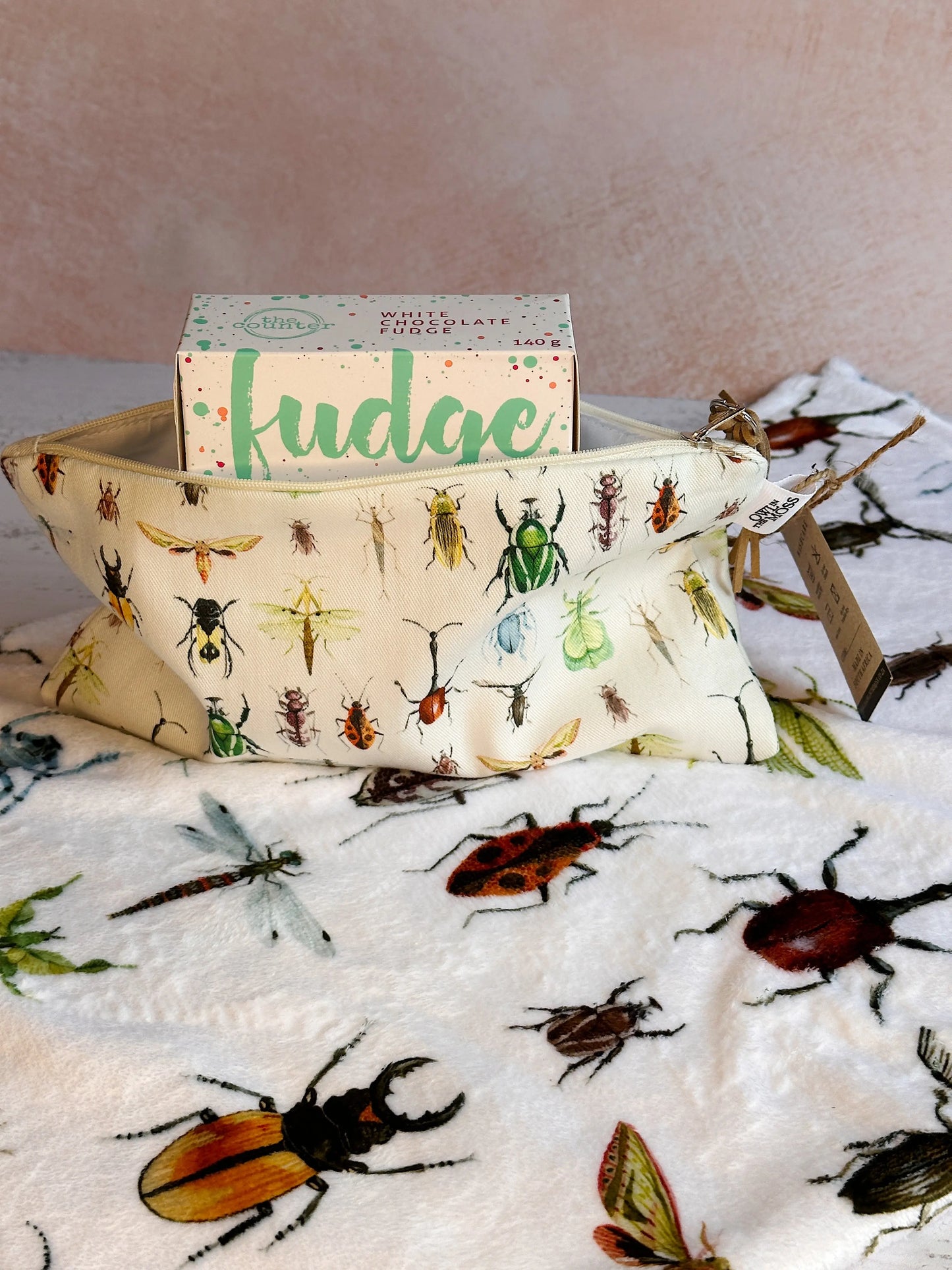 Nature's Snug Bug Bundles Bee Festive