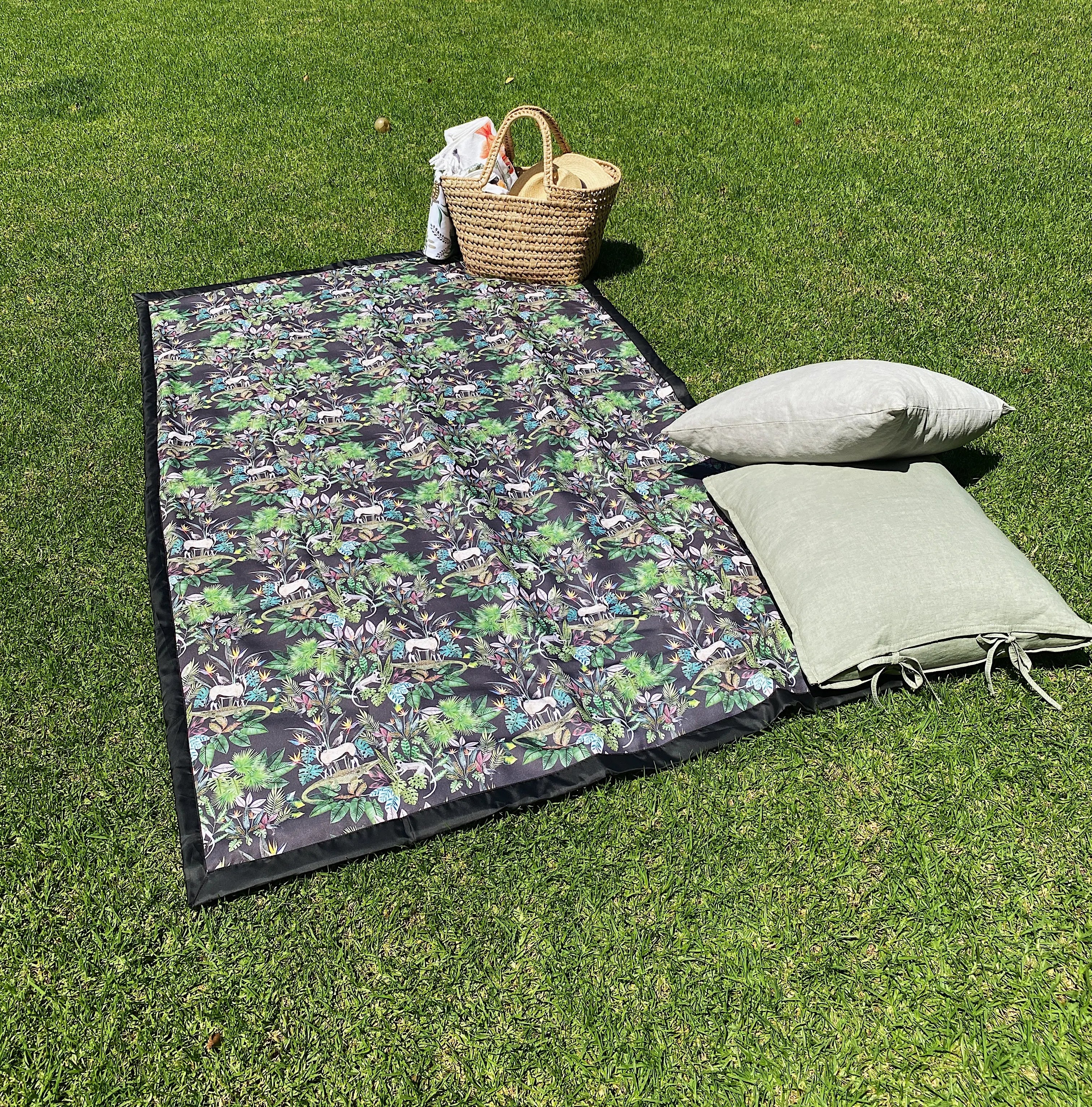 Picnic Blankets Owl in the moss