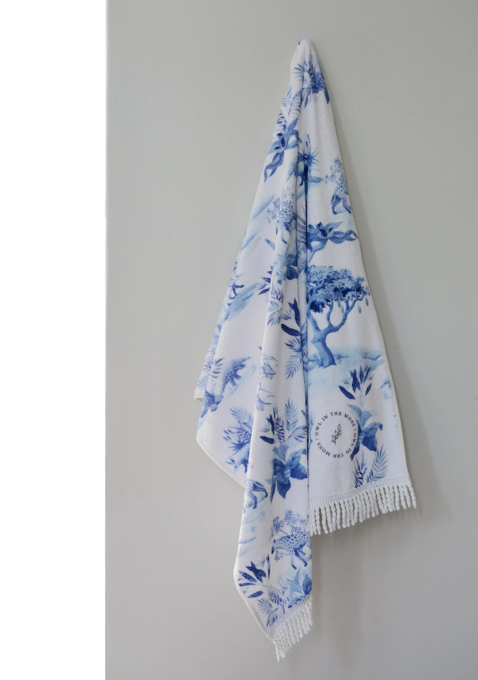 Towel - African Delft Owl in the moss
